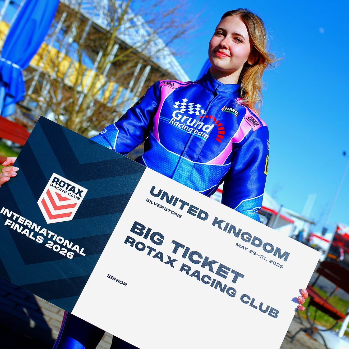 Katarzyna z tablicą „Big Ticket” na Rotax International Finals